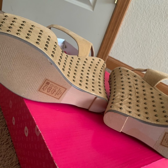 Tan Wedge Summer Heel - Picture 3 of 4